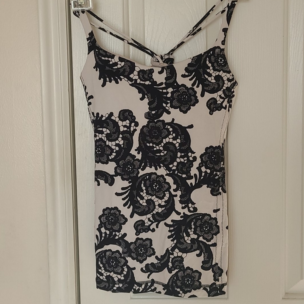 Lululemon tank with builtin bra size 10